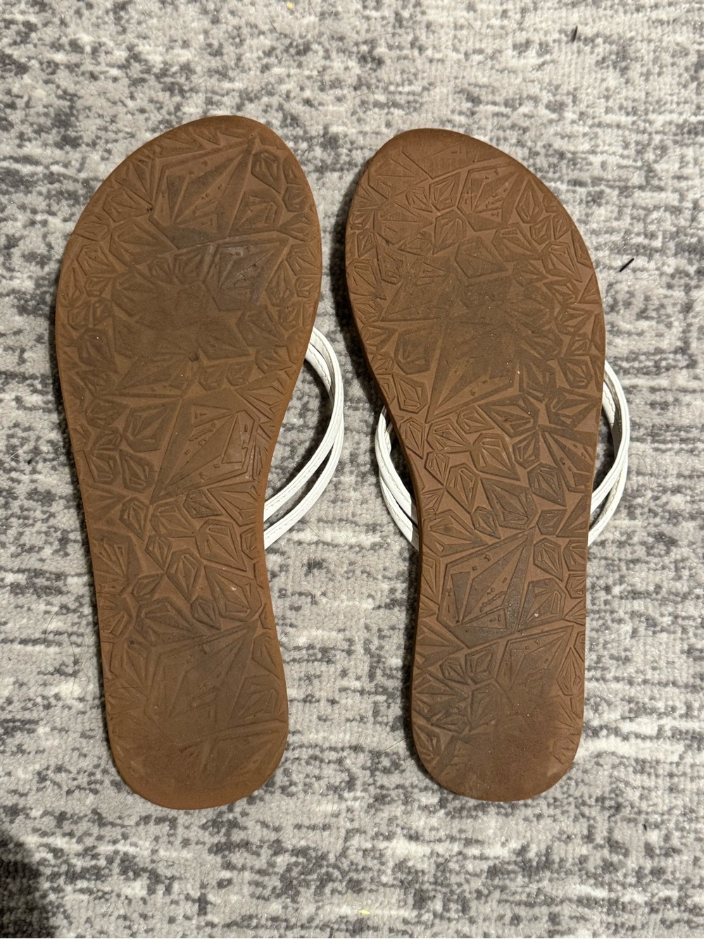 Volcom flip flops - Picture 2 of 2